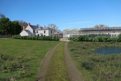 Lawn / retention area